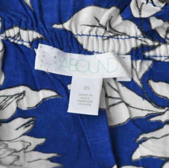 Abound Floral Retro-Inspired Tank Top - Picture 4 of 5